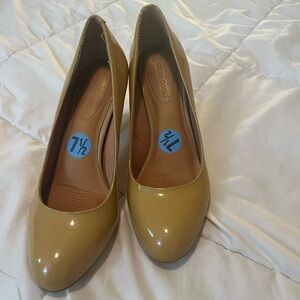 Mid size heels